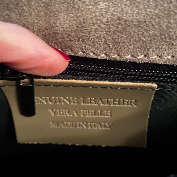 Cheval Firenze Handbag
Crossbody or Regular Shoulder Bag
Never worn - Picture 4 of 5